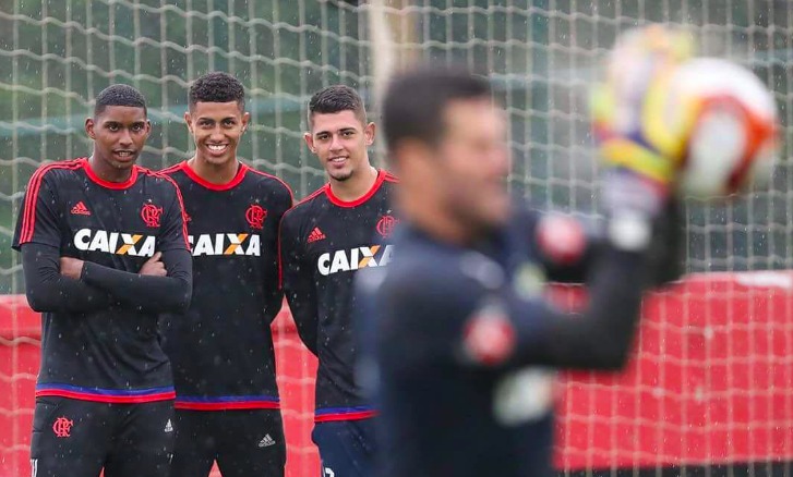 EX-GOLEIRO DO FLAMENGO SE EMOCIONA AO RELEMBRAR DO SEU PRIMEIRO JOGO COM O MANTO SAGRADO